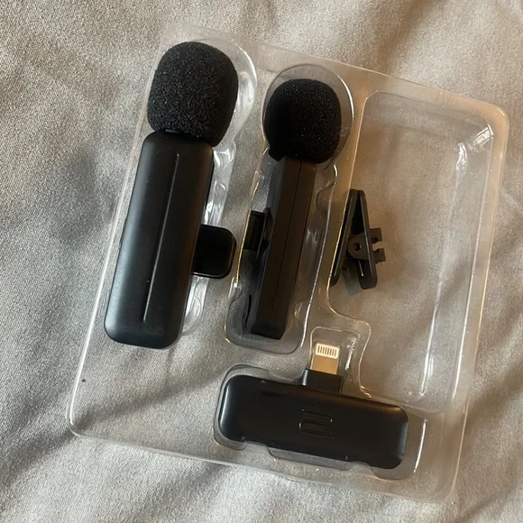 POSHMARK #POSHLIVE SHOW HOST CLIP ON MICROPHONE FOR IPHONE OR IPAD ARRIVES NEW